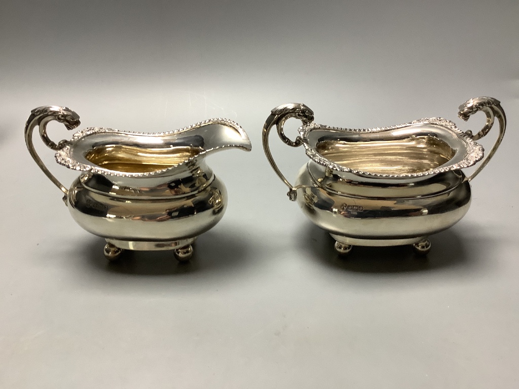 An Edwardian silver three piece tea set, Sheffield, 1906